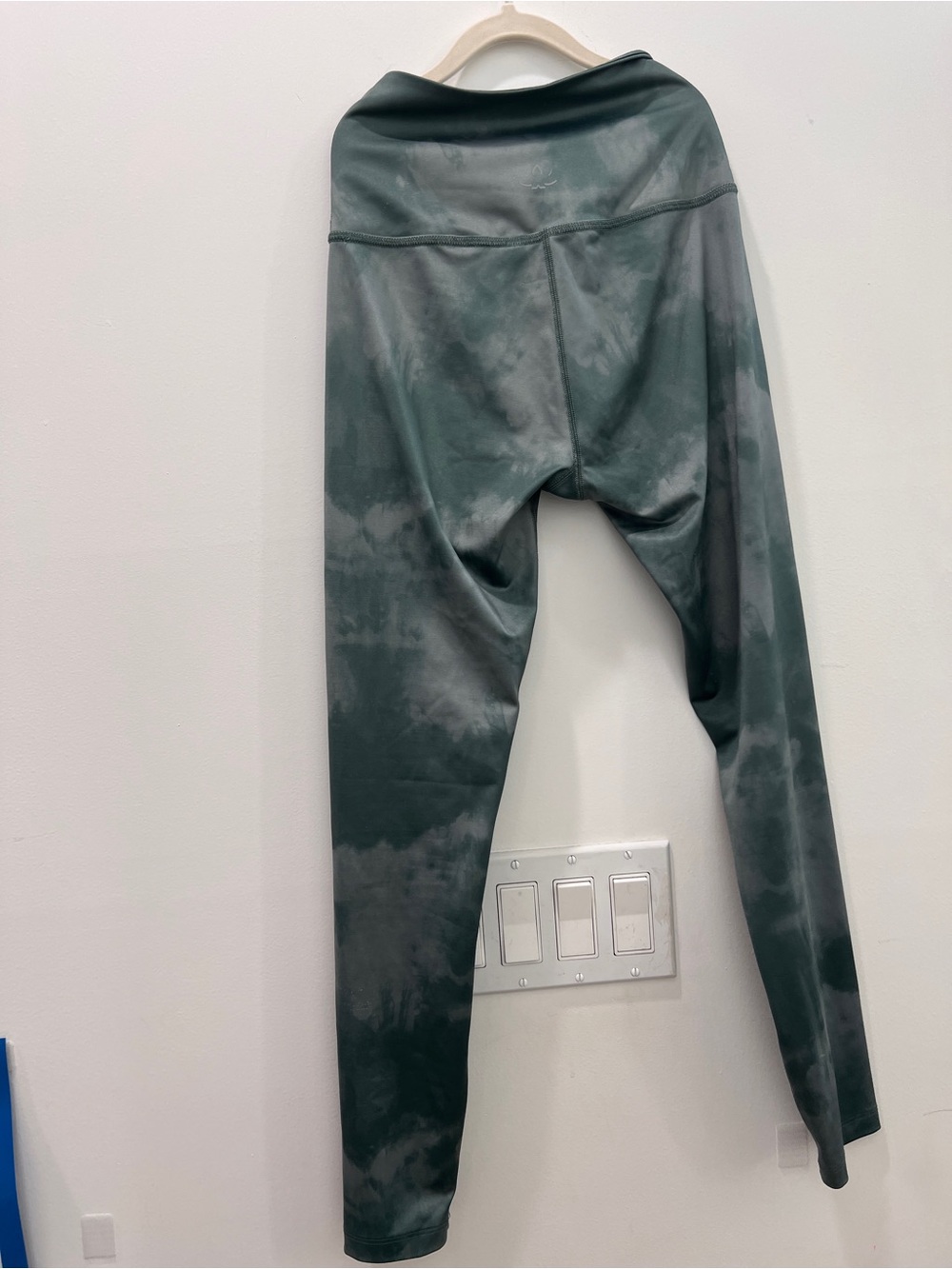 Beyond yoga S Green Tie-Dye Leggings - Picture 5 of 8